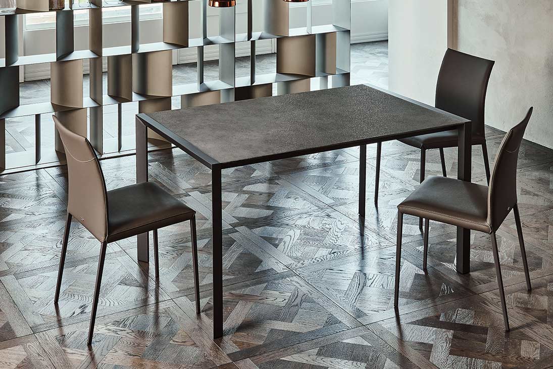NORMA ML Stuhl im Raum – stilvoll und ergonomisch für lange Abende am Tisch – Cattelan Italia