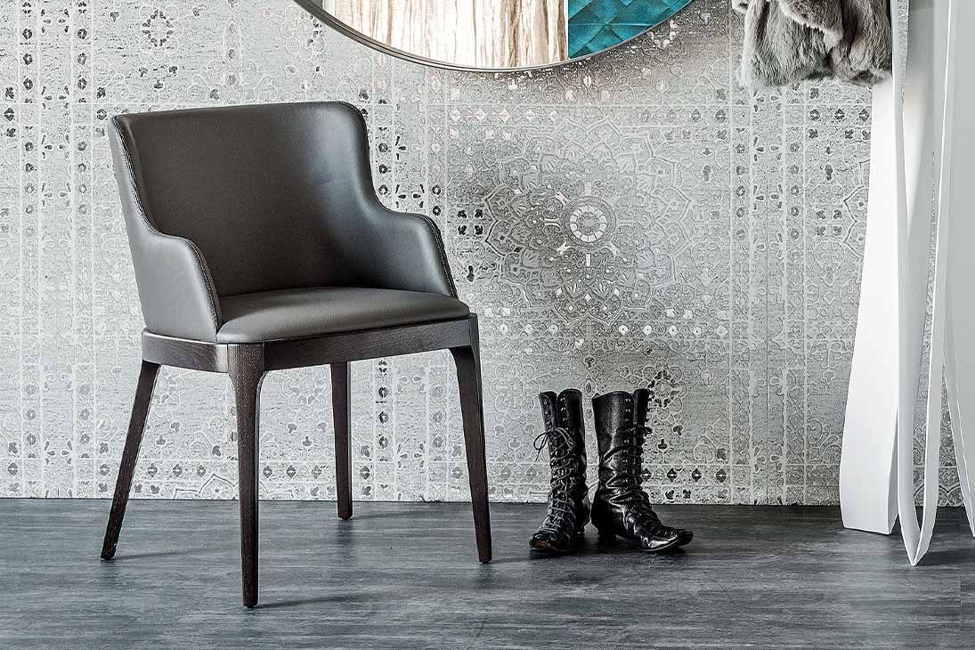 MAGDA Armlehnstuhl Seitenansicht – 53x55x81 cm, gepolsterte Armlehnen – Cattelan Italia