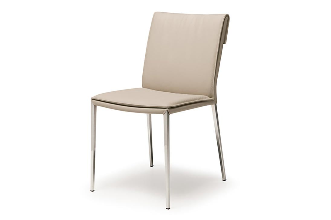 ISABEL ML Stuhl Detailansicht Armlehne – weiche Polsterung, Graphite Farbton – Cattelan Italia