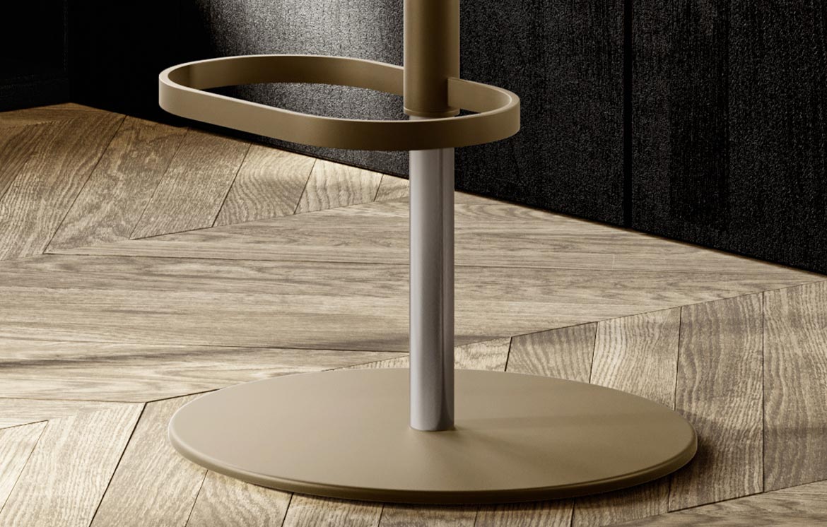 BRIGITTE Barhocker Seitenansicht – Sitzhöhe 58–84 cm, Sitztiefe 47 cm – Eforma