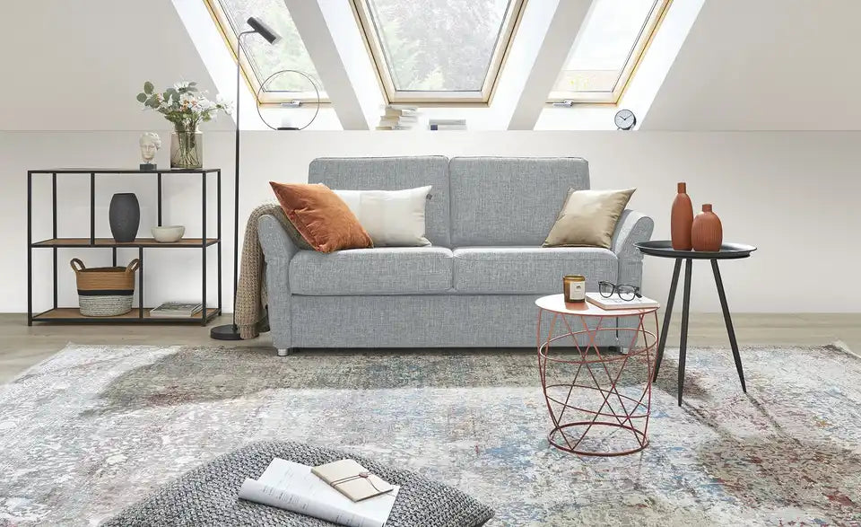 Betty Schlafsofa Betty Gesamtansicht – Hellgrau, 190 cm breit, 2-Sitzer mit Schlaffunktion – Betty