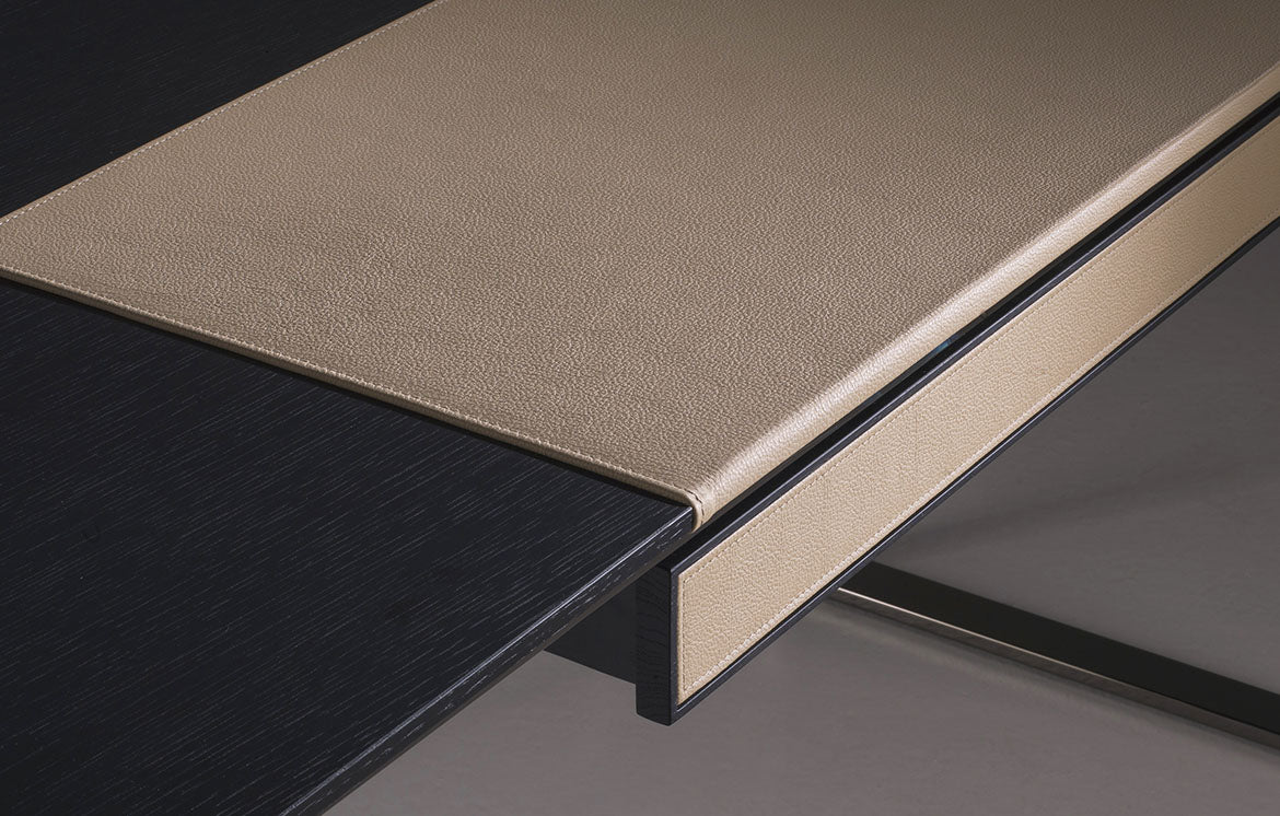 DESK Schreibtisch Schraegansicht – Holz & Metall Kombination – Orsenigo